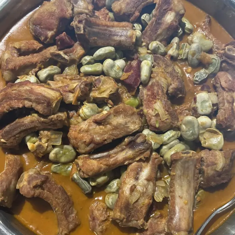 Entrecosto com Favas