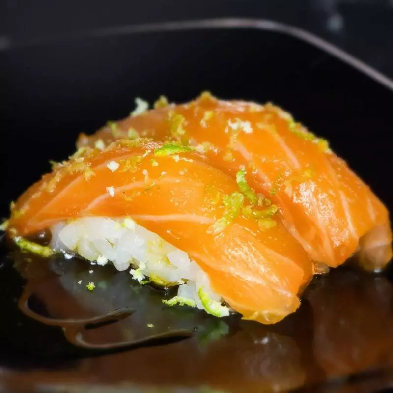 202. Nigiri Salmão - 6 unidades