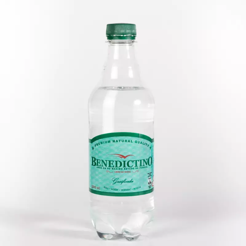 Agua Benedictino con gas