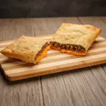 Pastel de Frango c/ queijo e cheddar