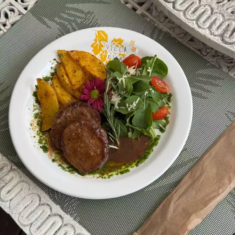 Steak Poivre com Batata Rústica