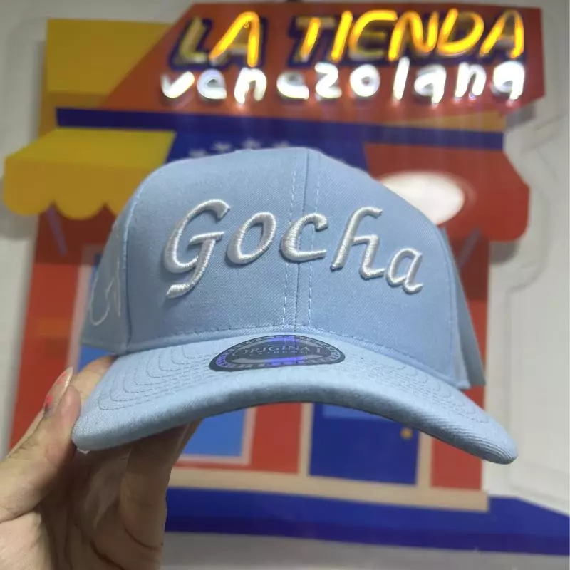 Gorra Gocha celeste letra blanca