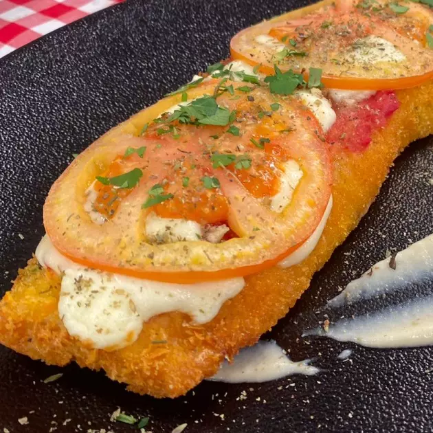 MILANESA DE MERLUZA NAPOLITANA