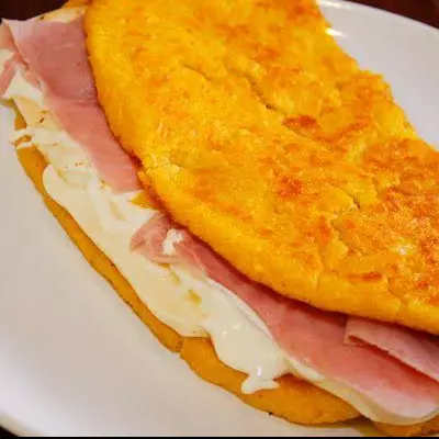 Cachapa 1/2 Q/Mano y Jamón.