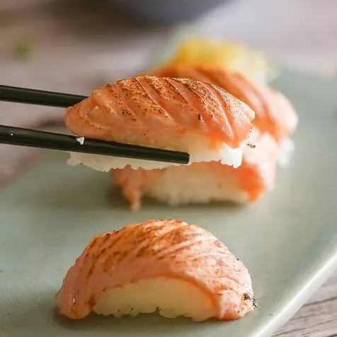 Niguiri Salmão Maçaricado (4un)