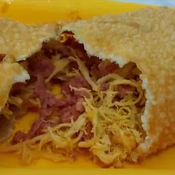 Pastel Frango com Calabresa