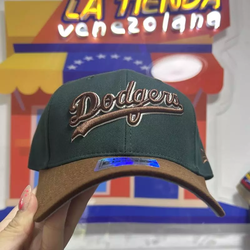 Gorra Dodgers verde curva