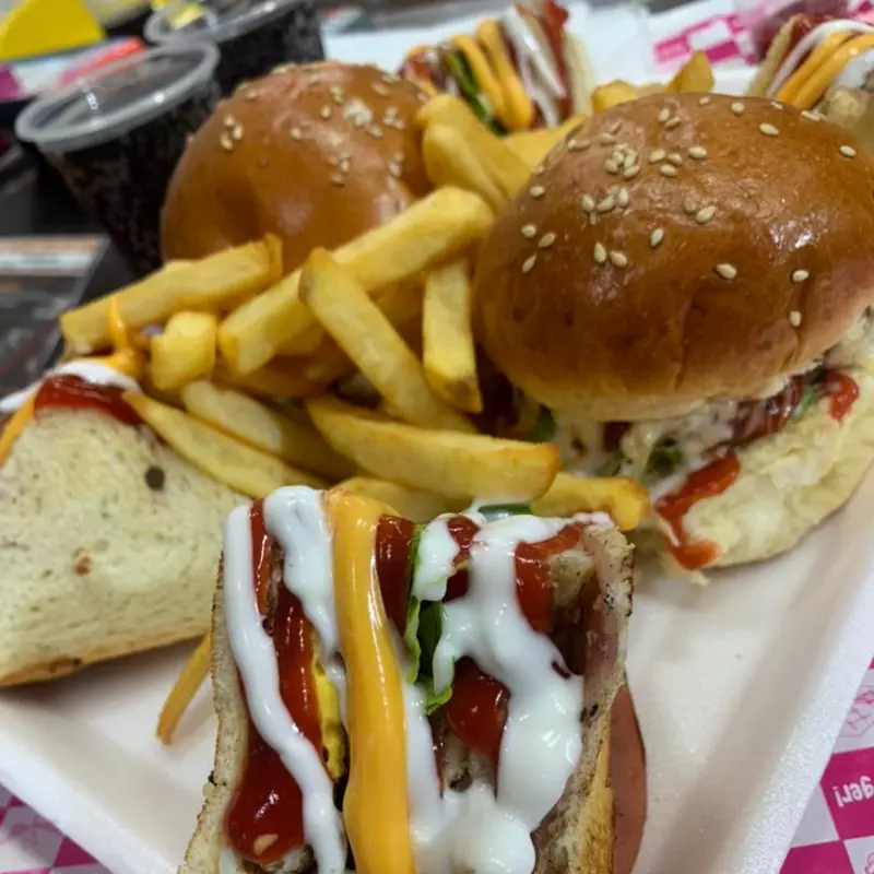 Combo 8 - Club House + Burger Jr