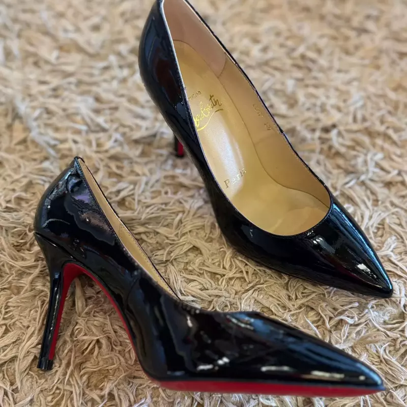 TACÓN LOUBUTIN STILETO NEGRO