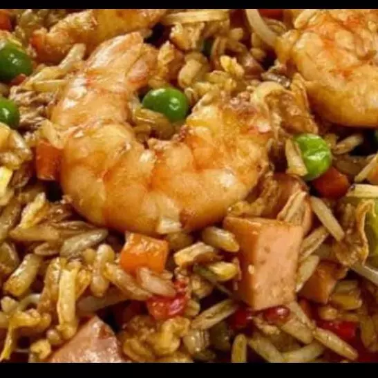 ARROZ FRITO FRANGO E CAMARÃO