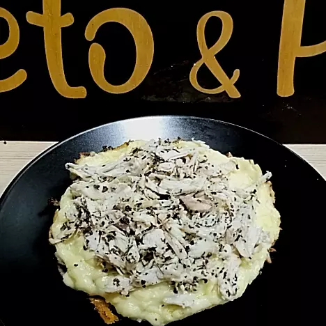 Arepa triple queso con pollo