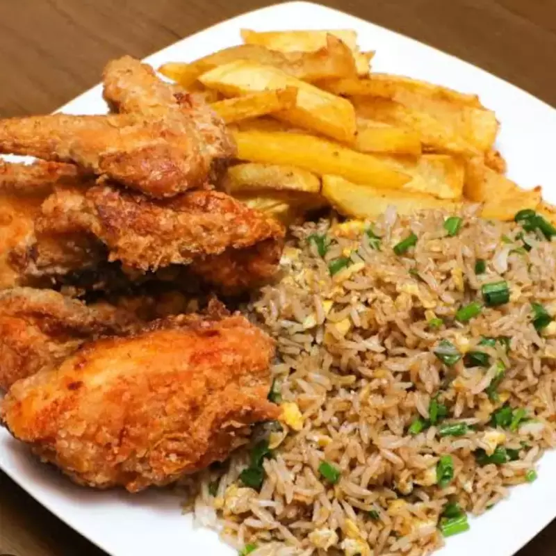 1/4 DE BROASTER PECHO CON CHAUFA Y PAPAS