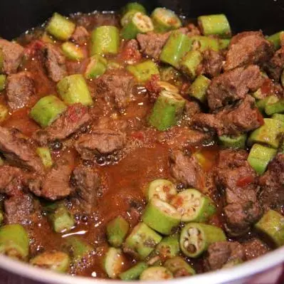Picadinho de carne com quiabo