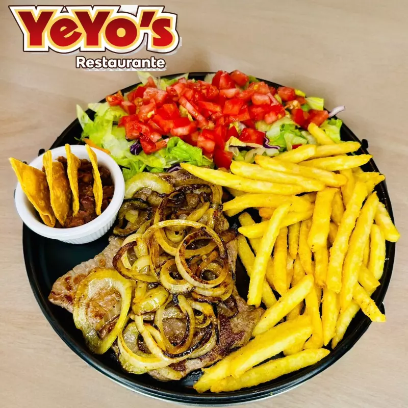 Bistec de Res Encebollado