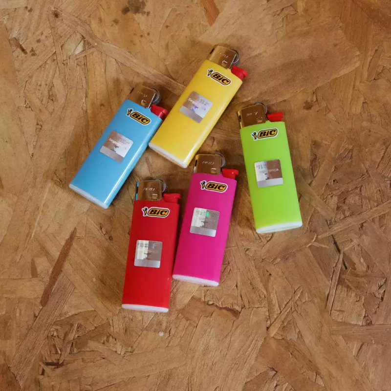 Isqueiro Bic Pequeno