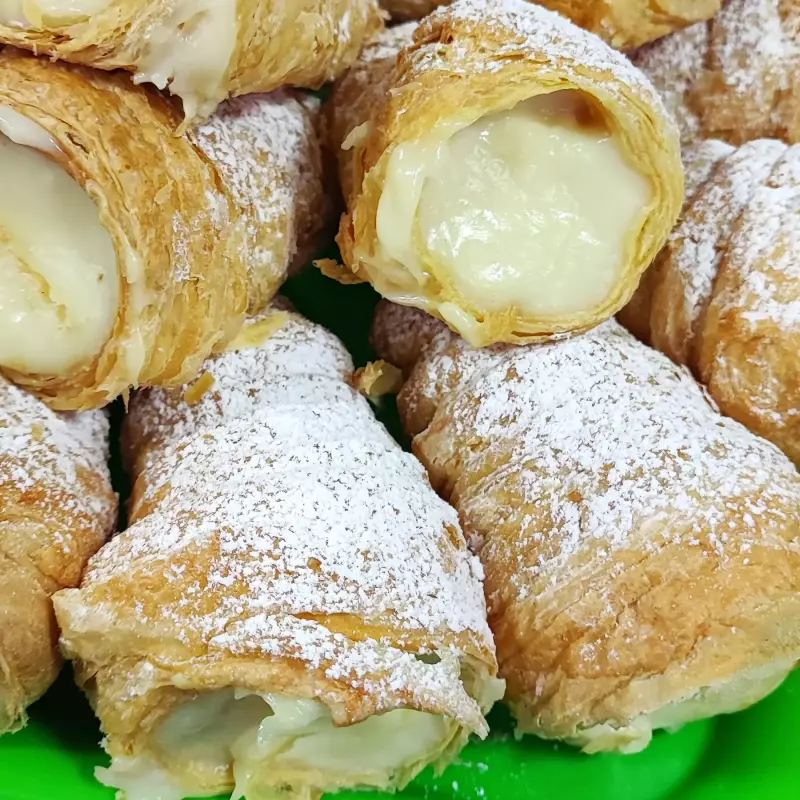 Tornillo relleno con crema pastelera
