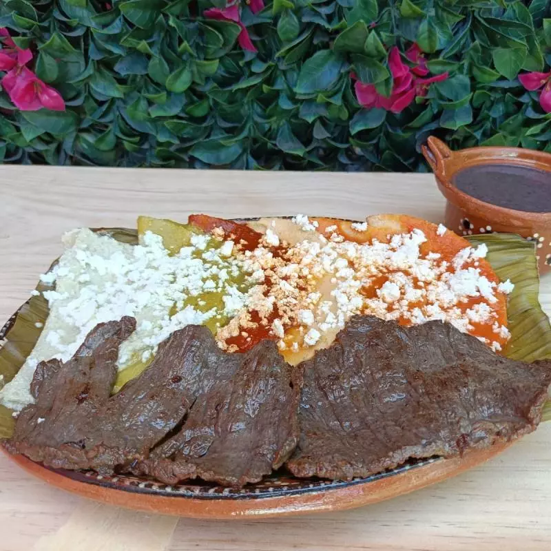Cecina con Enchiladas.