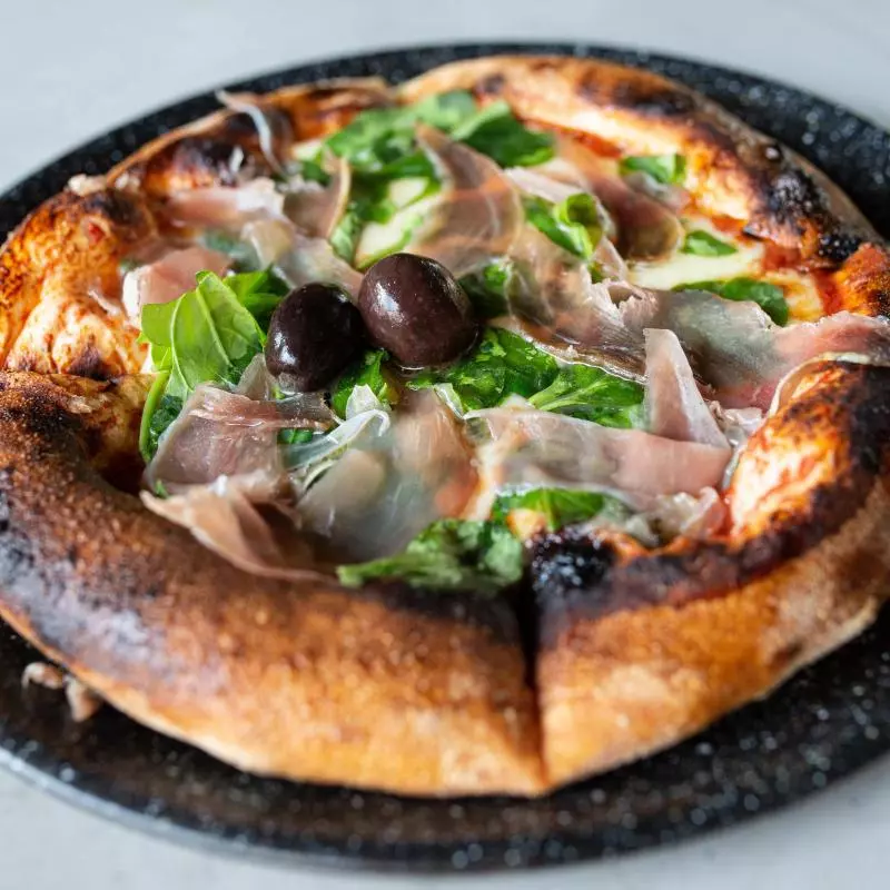 Pizza Rucula y crudo