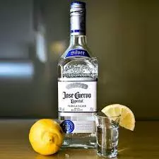 Dose de Tequila Jose Cuervo Prata