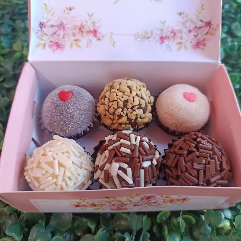 Caixa de brigadeiro sortidos c/ 6