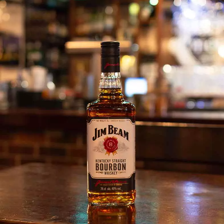 Trago de Jim Beam