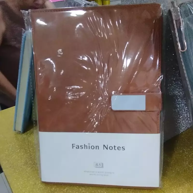 Fashion note  con broche