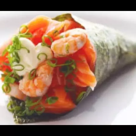 TEMAKI EBY E SALMÃO