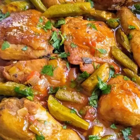 FRANGO COM QUIABO