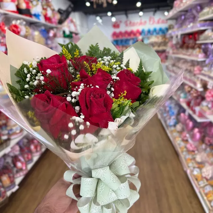 Buquê de 5 rosas vermelhas