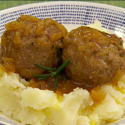 ALBONDIGAS CON PURE