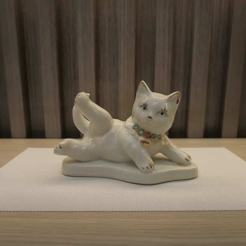 GATO ACOSTADO PORCELANA