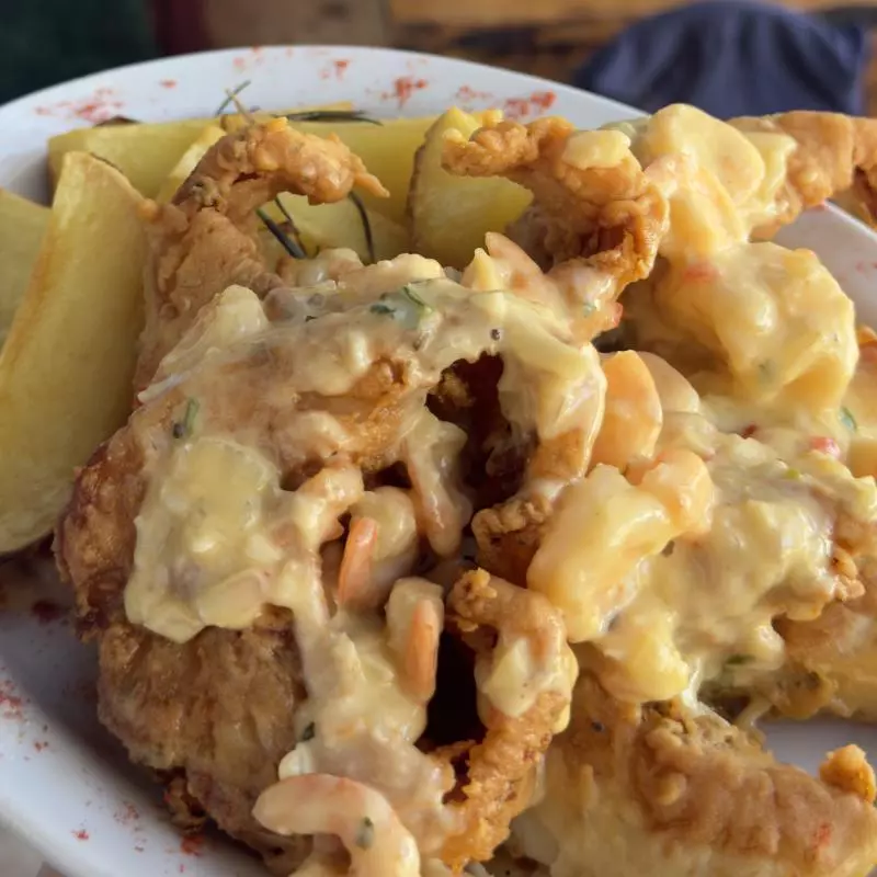 Congrio frito  con salsa