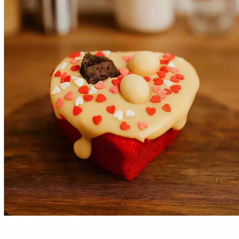 Bolo Vulcão Red de Coração 400g