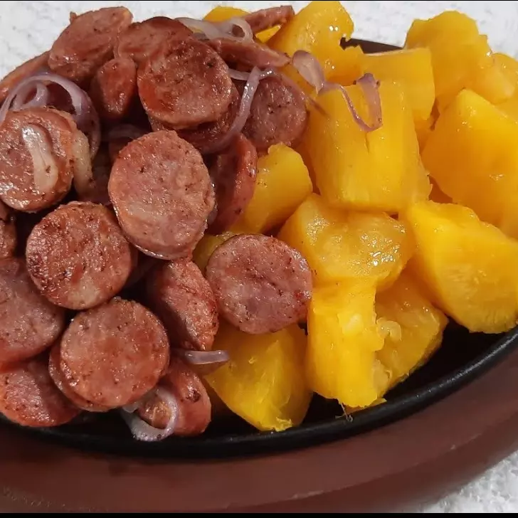LINGUIÇA C/ MANDIOCA ou BATATA FRITA