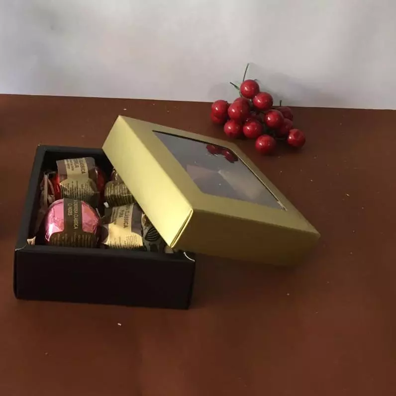 Caixa dourada c/4 trufas sortidas