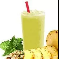 VITAMINA ABACAXI COM HORTELÃ