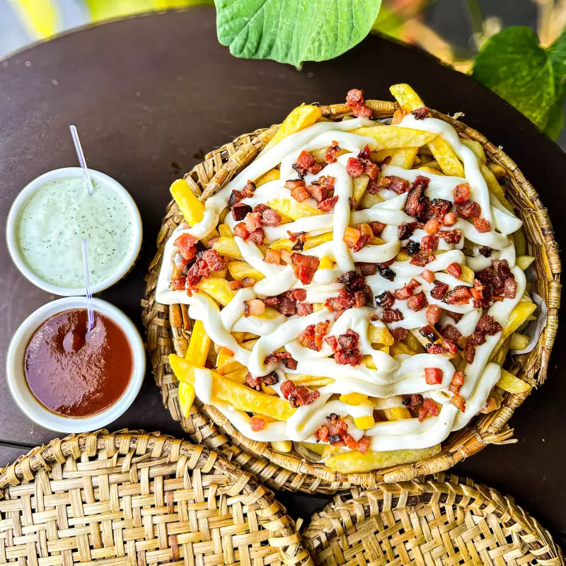 Batata frita queijo cremoso e bacon