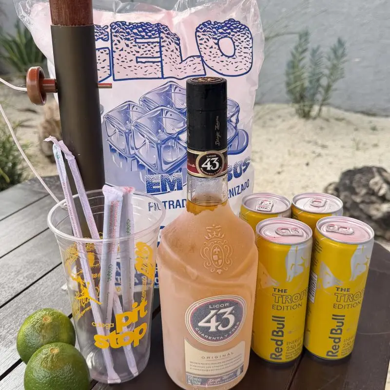 COMBO LICOR 43 C/4 RED BULL TROPICAL