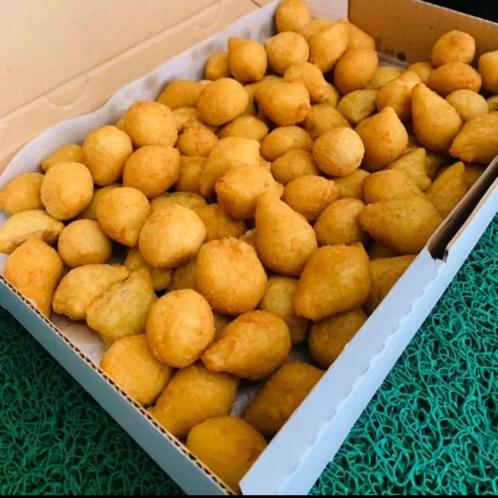 100 mini salgados