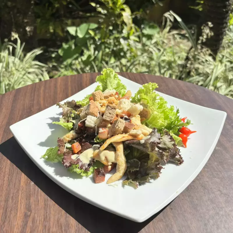 Salada Caesar com Frango