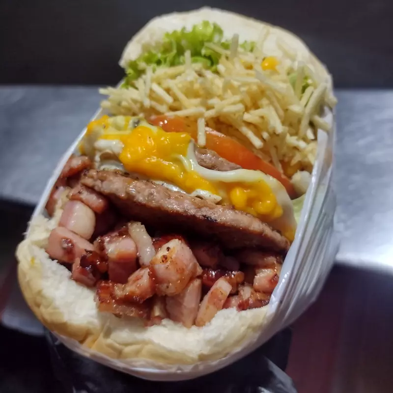 1 X- TUDO + LATA DE Refrigerante