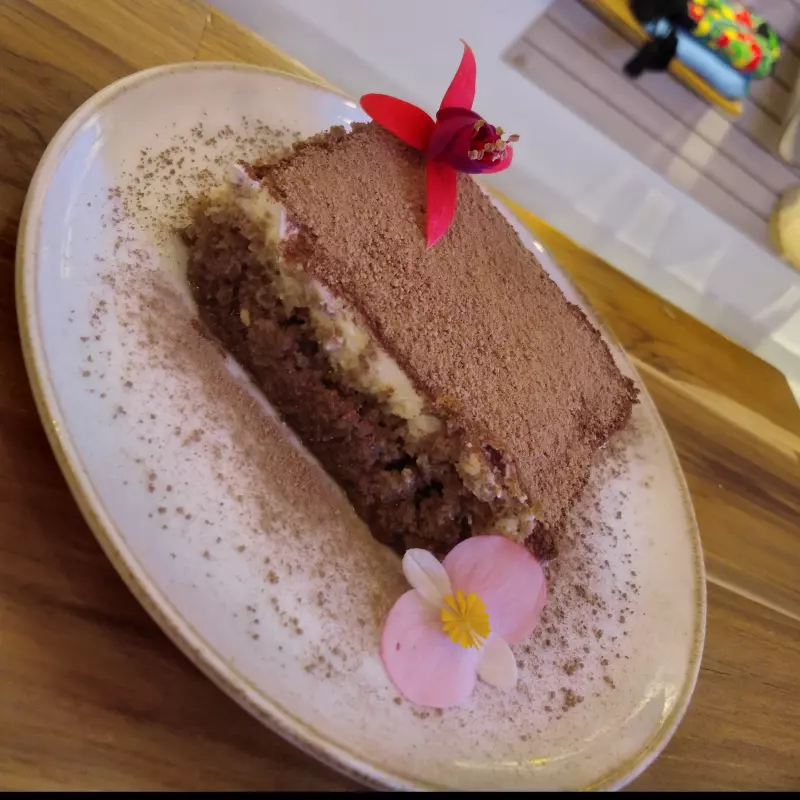 Porcion de tiramisu