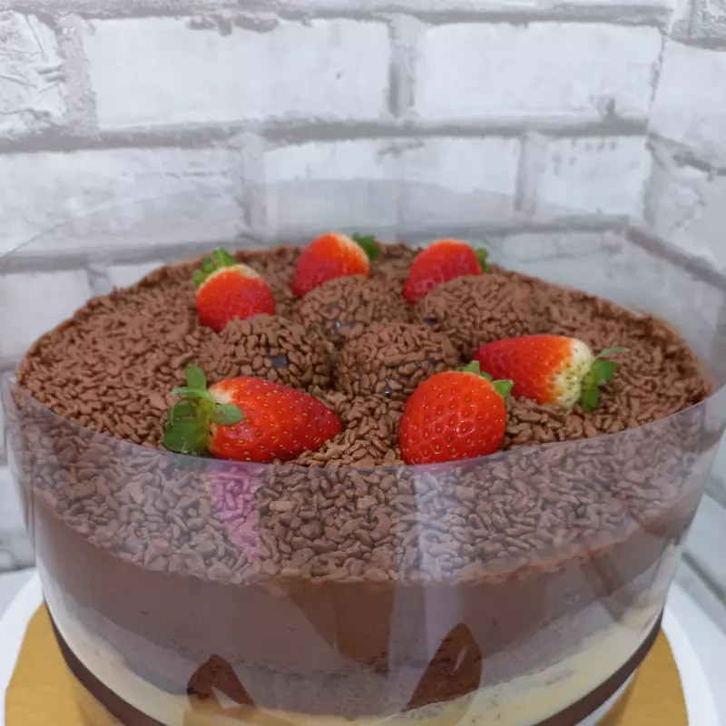 BOLO DOIS AMORES COM MARAGOS 20CM