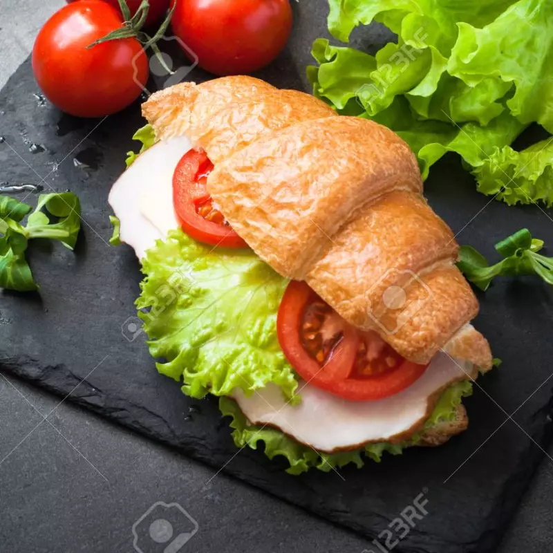 Croissants o medialunas rellenas