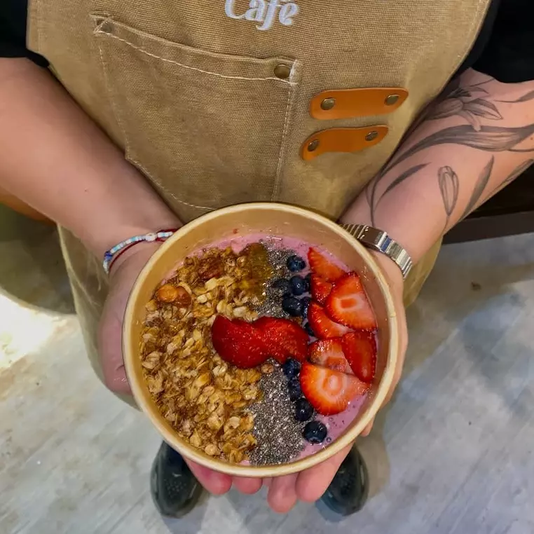 Bowl de frutos rojos, fresa o mango