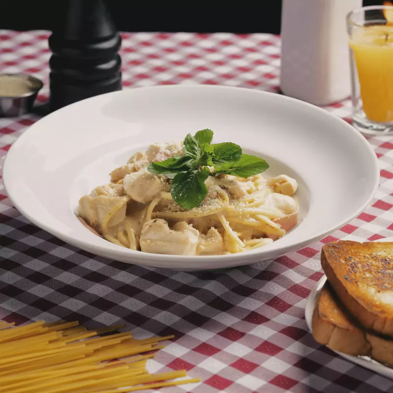 Pasta Alfredo con Pollo