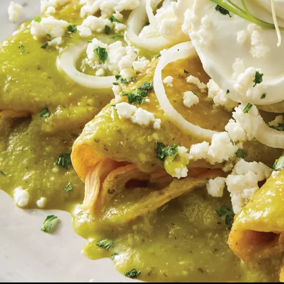 Comida con Enchiladas Verdes