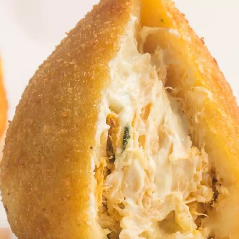 COXINHA FRANGO COM CATUPIRY