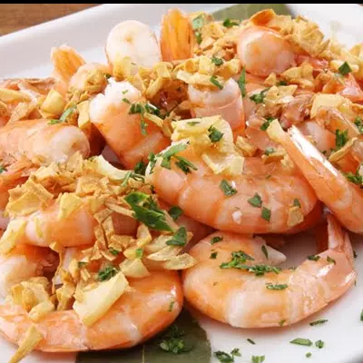 CAMARÃO AO ALHO E ÓLEO