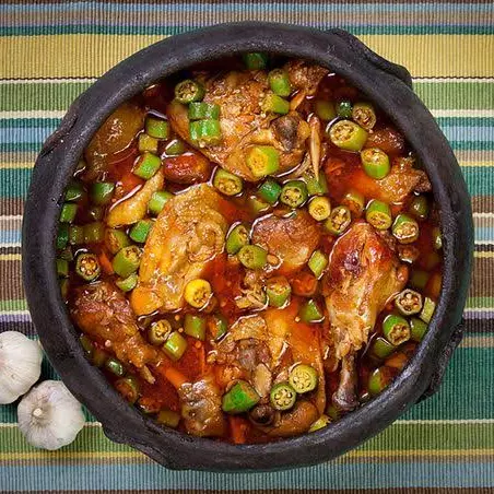 FRANGO COM QUIABO (não caipira)
